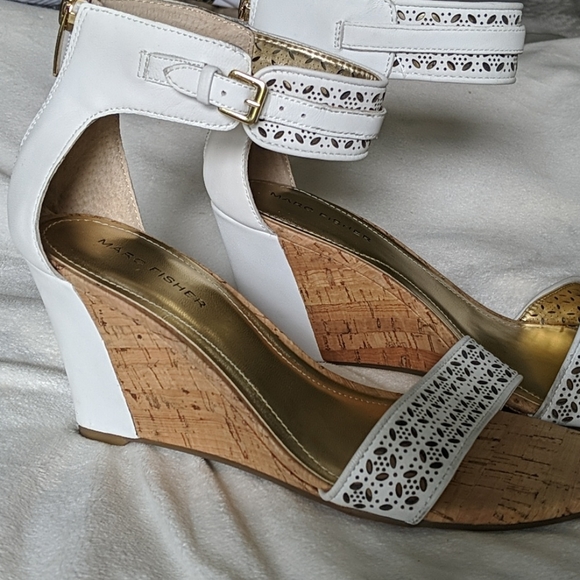 New with box 🌙🦋 Marc Fisher | white heels size 8 - Picture 2 of 7